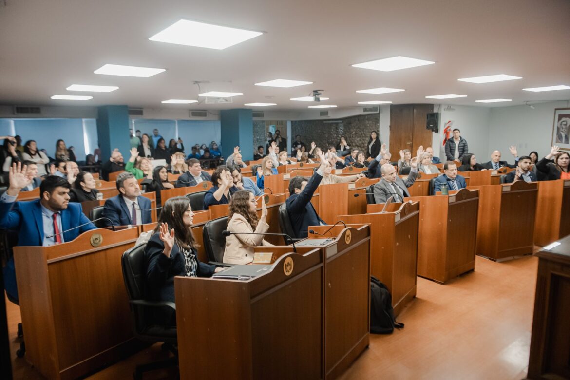 Sesión Catamarca: Media sanción a la adhesión al RIGI y a aumento de regalías