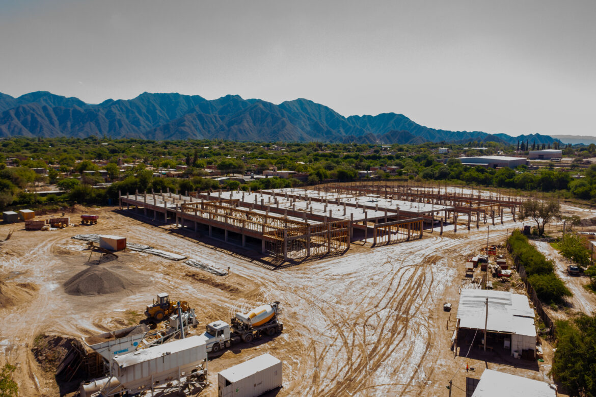 camyen La empresa estatal CAMYEN y el gobierno de Catamarca sellaron un acuerdo para fortalecer la infraestructura y el sistema sanitario local.