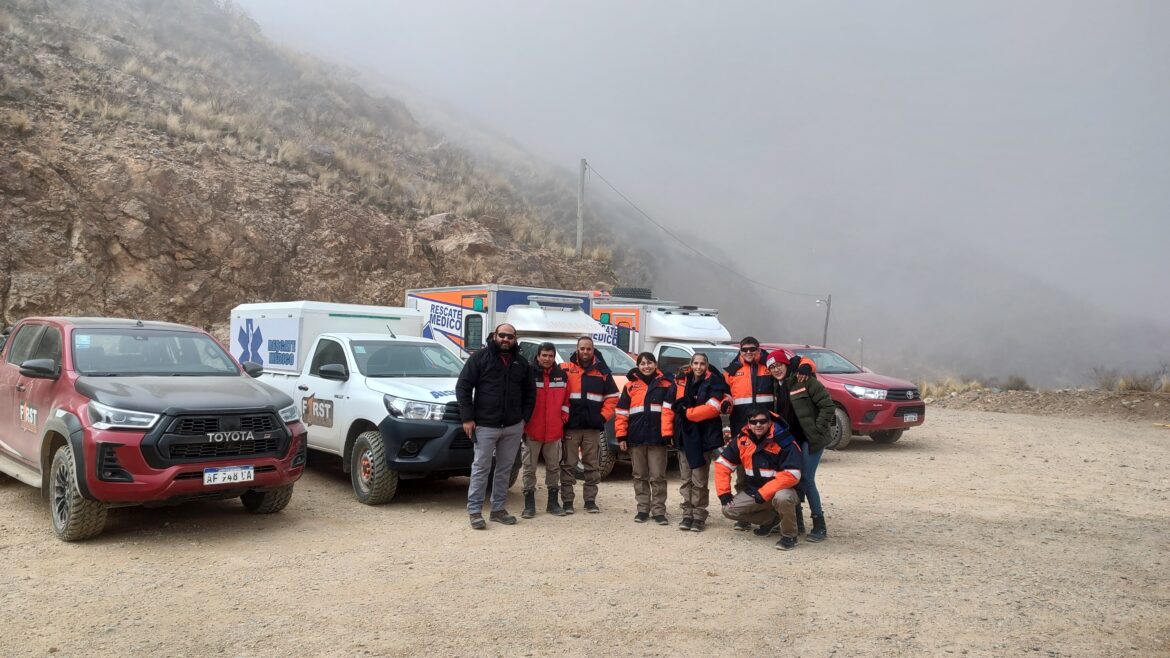 La empresa First Responder se consolidó como uno de los pilares fundamentales del sistema de salud que acompaña a la actividad minera en Catamarca, con un servicio integral que se destaca por su profesionalismo, su capacidad de respuesta inmediata y su presencia permanente en zonas de alta exigencia operativa.