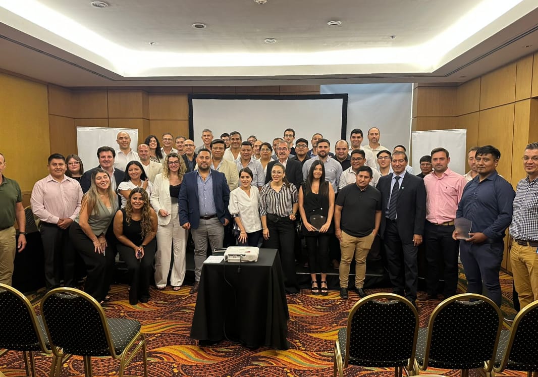 En el marco de su estrategia de desarrollo sostenible y fortalecimiento de la cadena de valor, Mansfield Minera, compañía de Fortuna Mining Corp., llevó adelante el Primer Conversatorio y Premiación Anual de Contratistas, una iniciativa orientada a consolidar vínculos estratégicos con empresas proveedoras y contratistas que forman parte de la operación del Proyecto Lindero, en la Puna salteña.