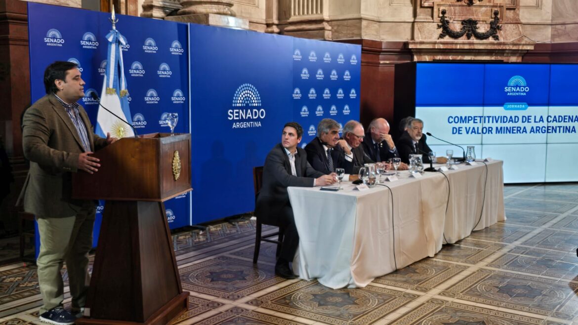 El presidente de la Cámara de Proveedores Mineros de Catamarca, Manuel Gómez Bello, resaltó en el Congreso Nacional la importancia de que el crecimiento de la actividad minera se traduzca en mayores oportunidades para las empresas locales y las comunidades cercanas a los proyectos, remarcando que el verdadero impacto del sector va mucho más allá de las etapas iniciales de construcción.